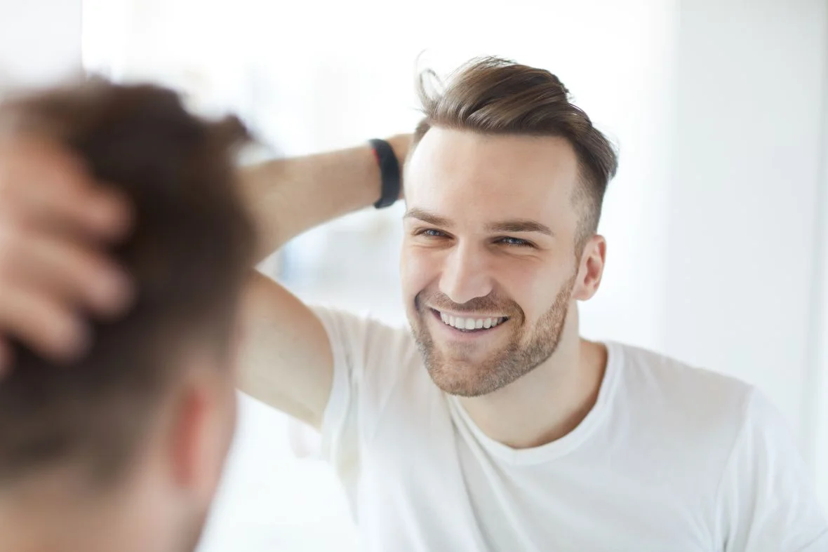 ¿Cuáles son los efectos positivos del trasplante capilar en los hombres?